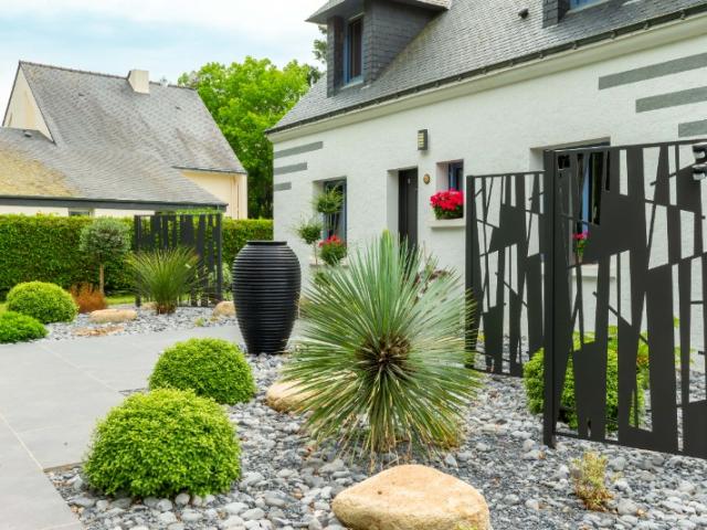 Végétalisation d'une entrée de maison à Camoel 56