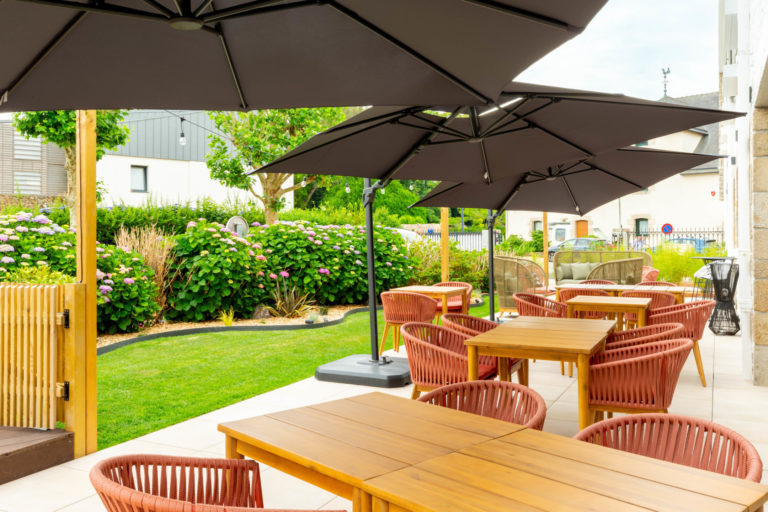 Terrasse gres cerame et massif 1 - Quimper Brest