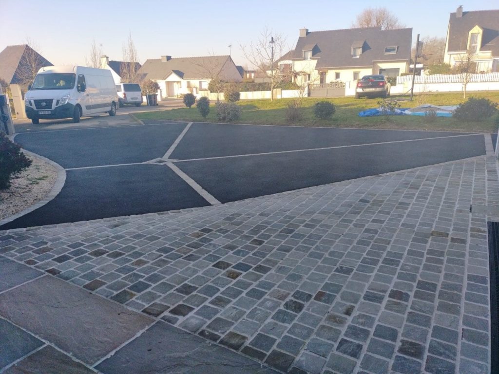 Acces enrobe placette paves - Quimper Brest